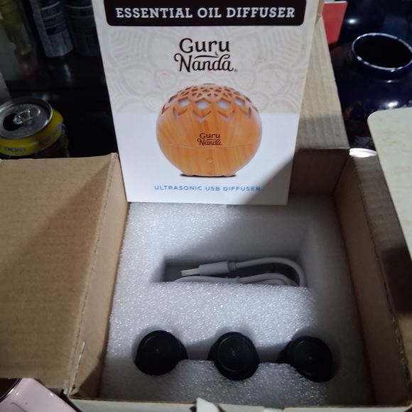 Essential Oil Diffuser with Oils - Natural Wood - Picture 2 of 2